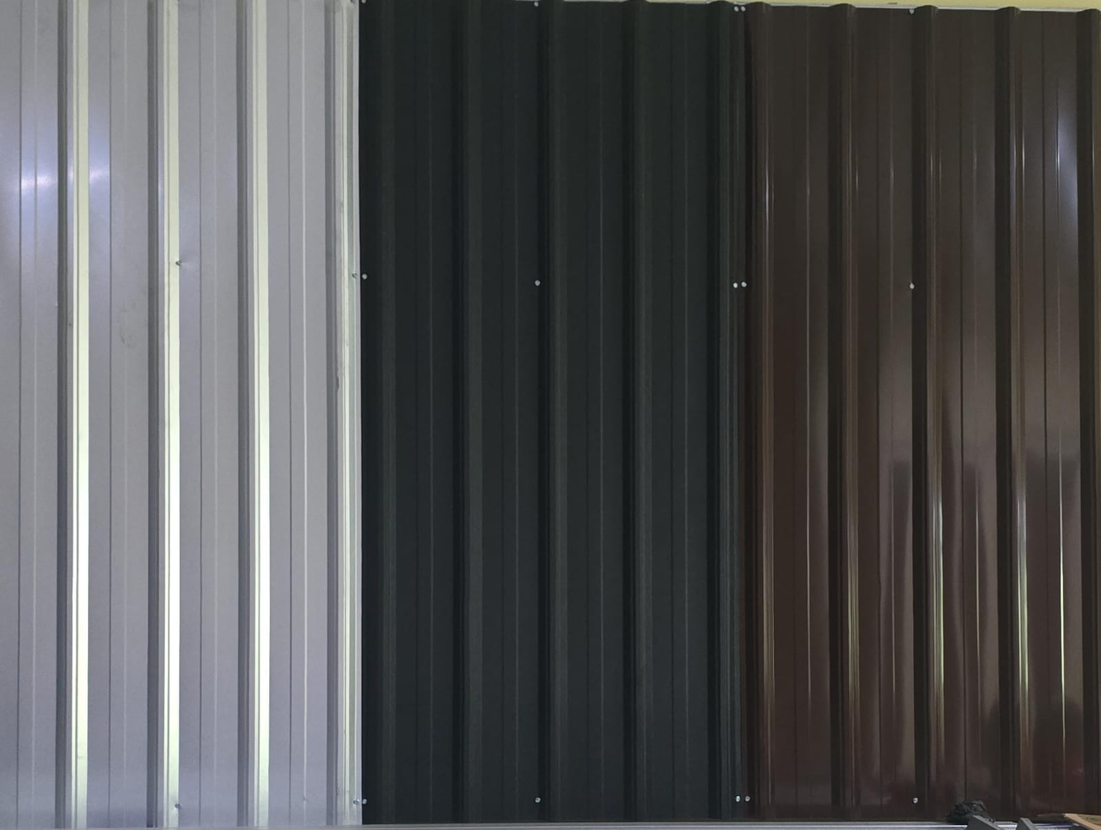 Pilihan Warna Atap Spandek — Silver, Black Matte, Brown